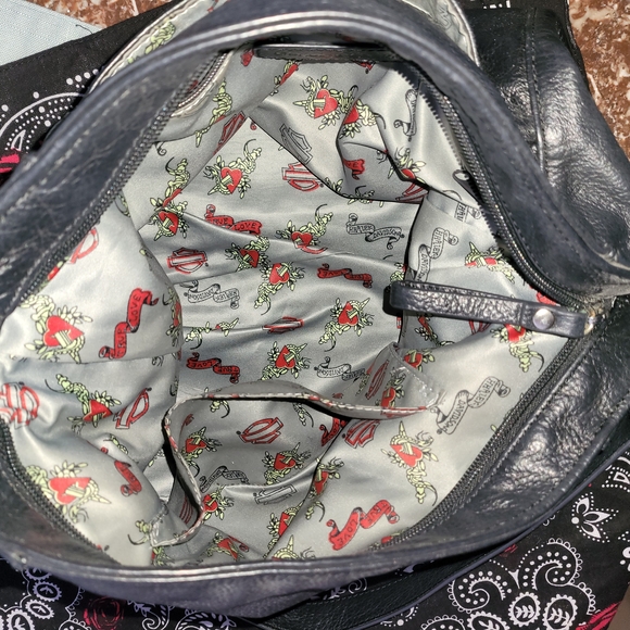 Harley-Davidson Black Leather Shoulder Bag with Chain Detail - Picture 11 of 13